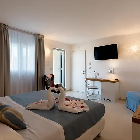 Отель Artemide