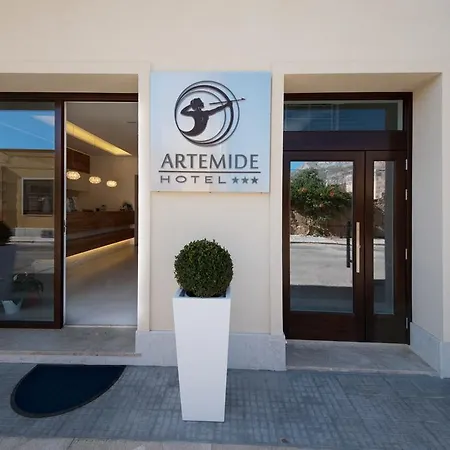 Отель Artemide 3*